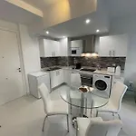 I Apartment *
